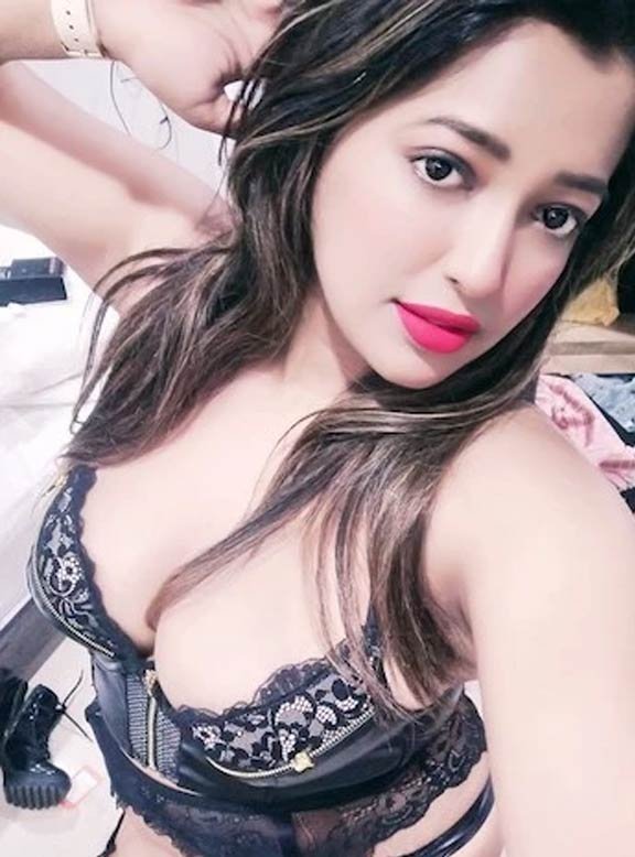 Allahabad aged housewife Call Girl
